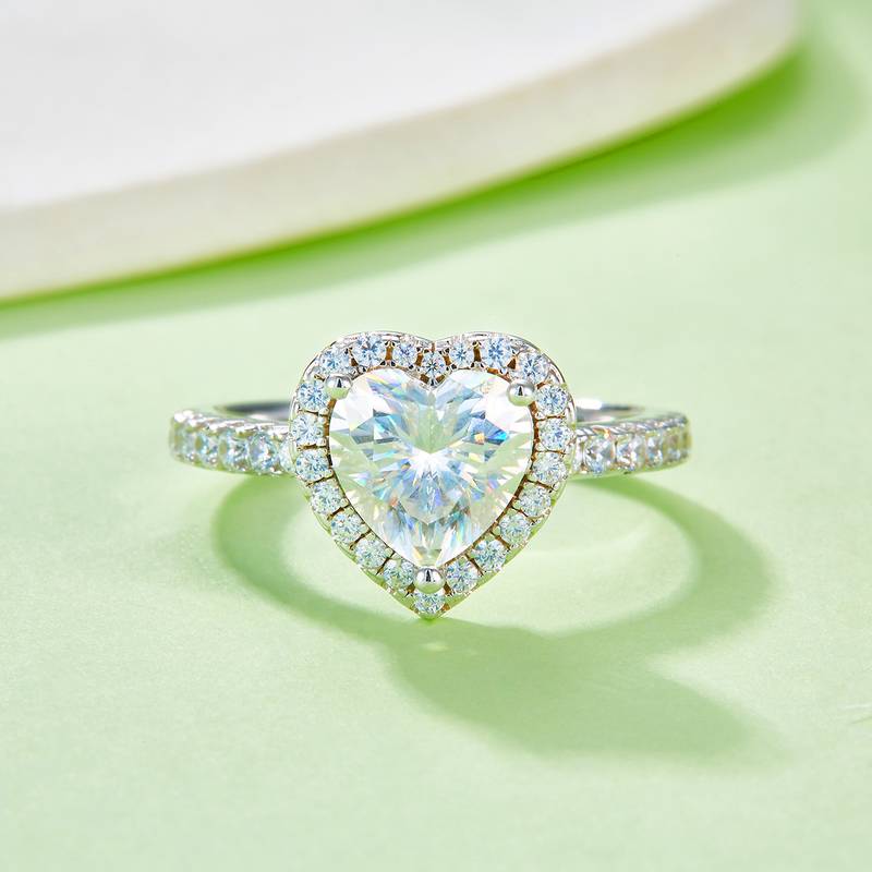 Affordable Luxury心形S925银镀白金MoissaniteWomen's Ring2.0ctD级